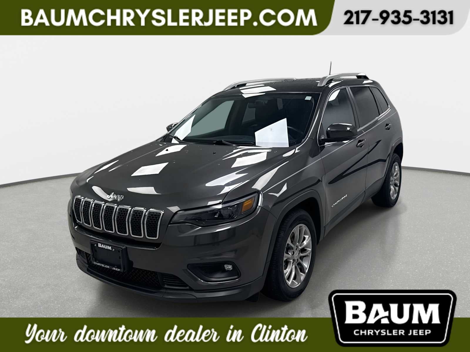 2019 Jeep Cherokee Latitude Plus FWD in Granite Crystal Metallic Clearcoat — front three-quarter view
