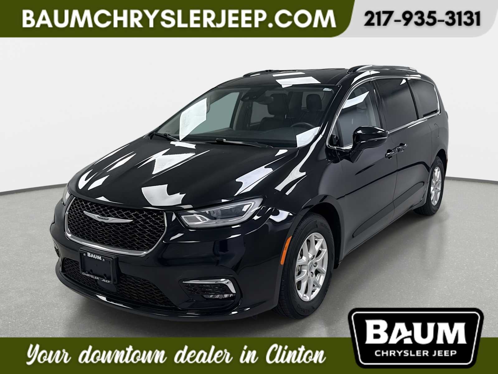 2022 Chrysler Pacifica Touring L in Brilliant Black Crystal Pearlcoat — front three-quarter view